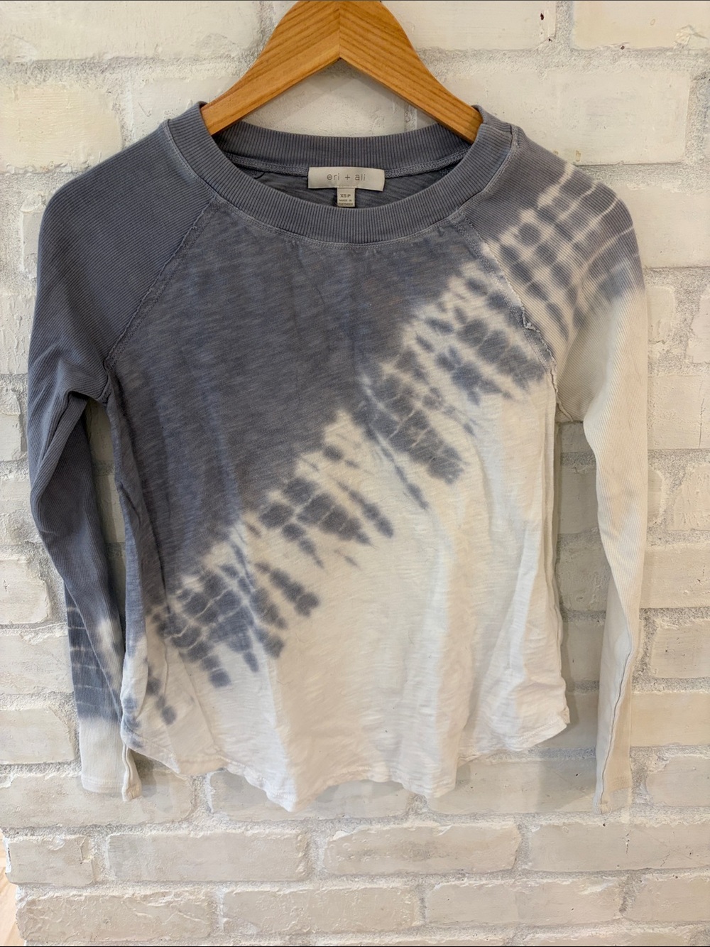 ori + ali Women's Long Sleeve Tie-Dye Tee in Blue and White (B5)